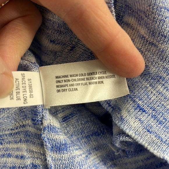 GAP NWT Blue Space Dye Button Front V-Neck Lightweight Cardigan Sweater - Picture 9 of 10